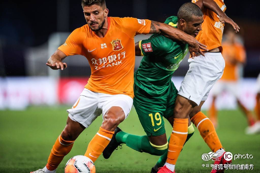 九游 -塞维利亚训练开放日；加时末段状态回暖引欢呼；中超在即；身体对抗强度拉满 